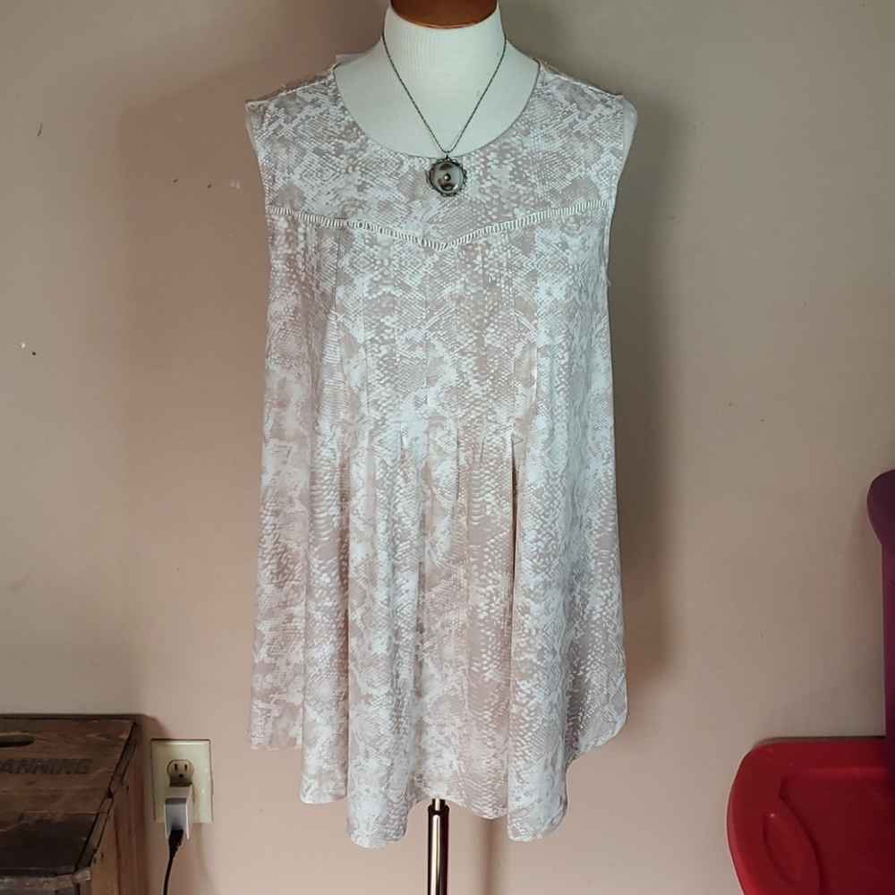 New Directions tan & cream tank top size 1X
